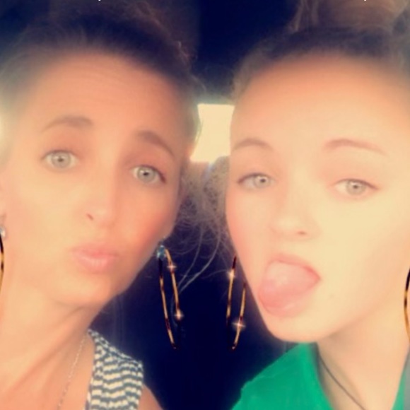 Meet your Posher, Meghan - Picture 3 of 5